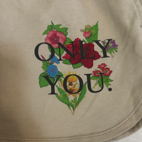 Source Unknown Beige Athletic Shorts with Floral Heart Design - Picture 2 of 3